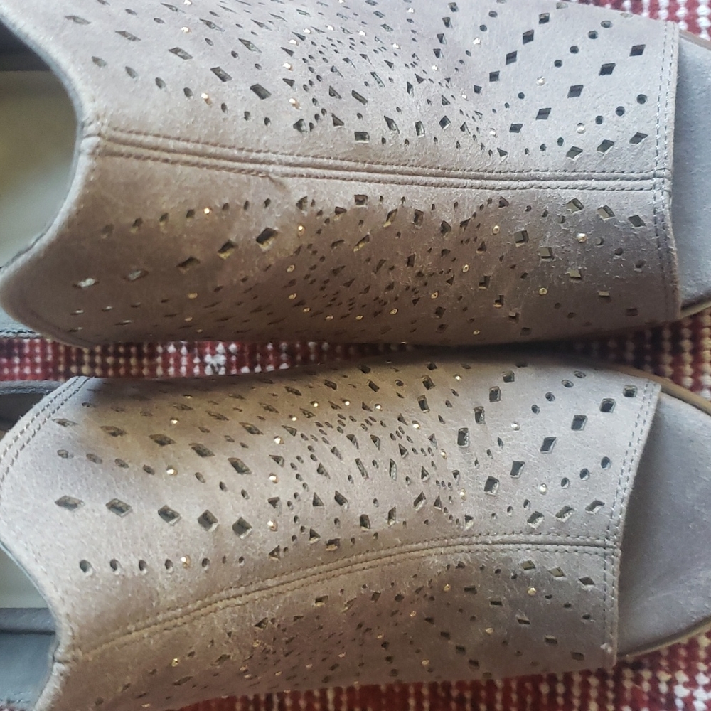 Fergalicious Booties - Picture 6 of 6